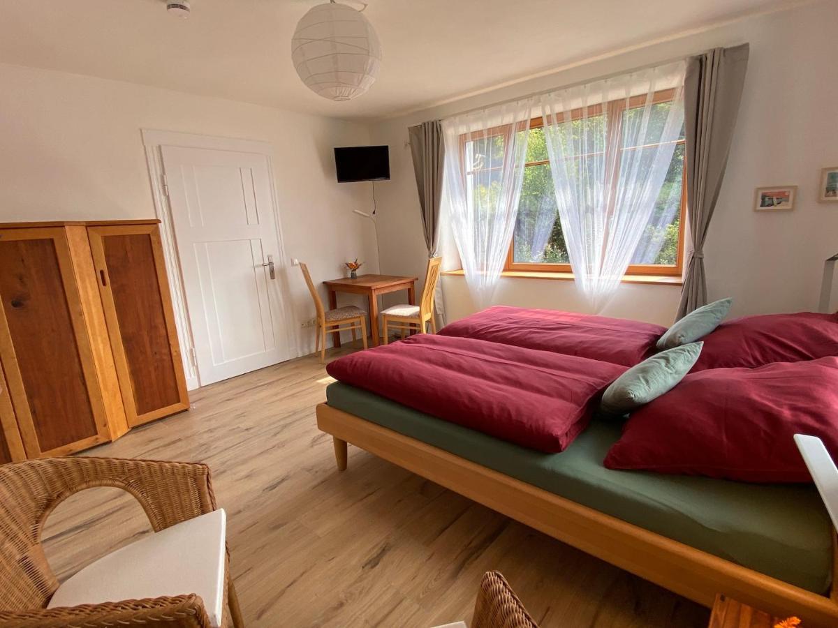 Kleine-Radoase, Ruhiges Oekologisch Renoviertes Doppelzimmer Weilburg Exterior foto